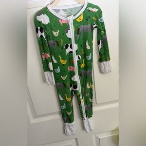 Little Sleepies- Farm Animals Zippy, 6-12 months. Gently used condition.